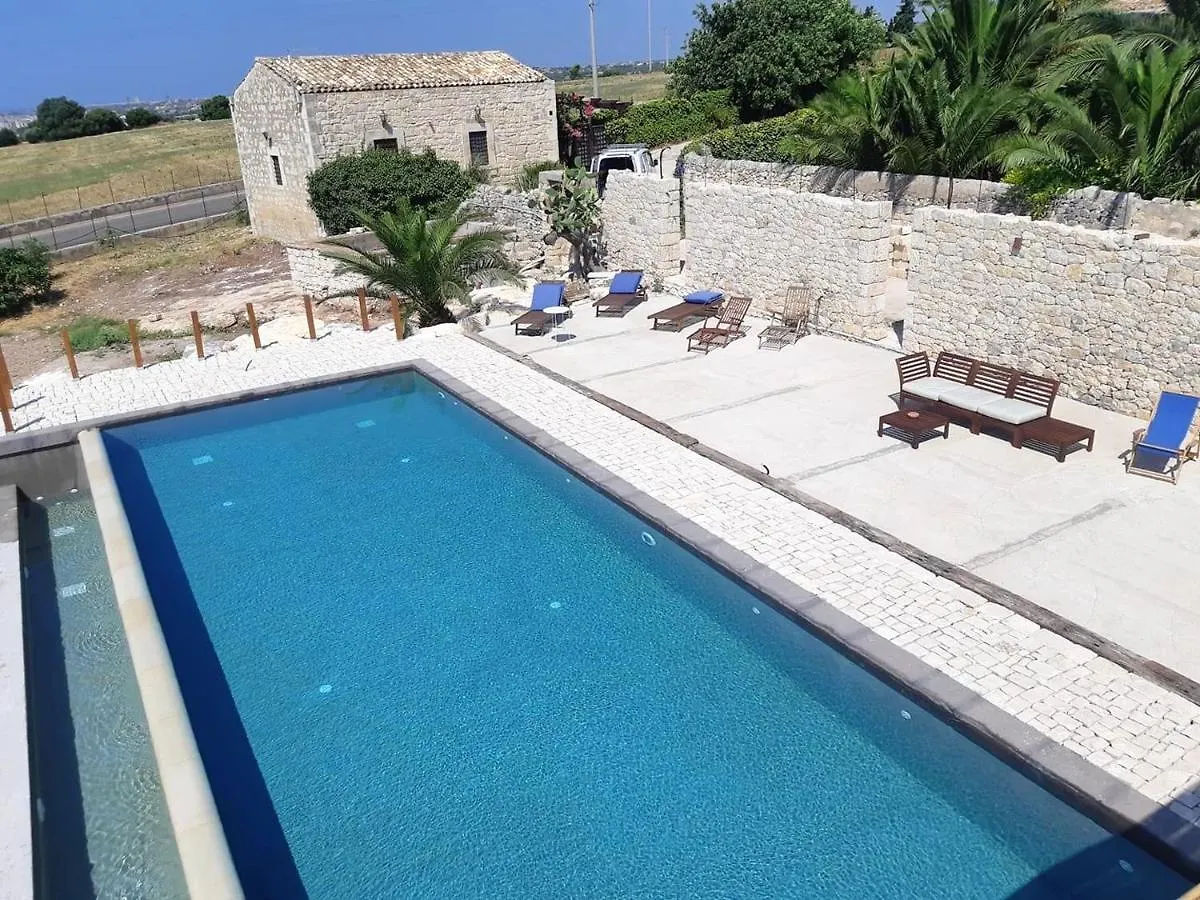 Charming Villa In Pozzallo With Private Pool